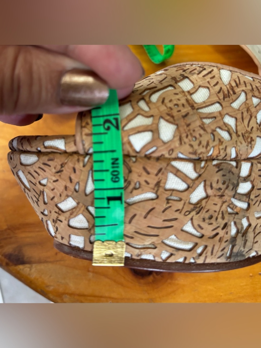 Alice + Olivia Tan and White Laser-Cut Floral Wedge Sandals- size 41 - Picture 15 of 16